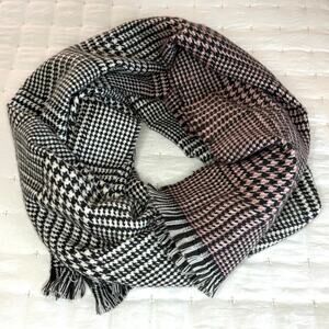 Anthropologie Madison 88 Houndstooth Winter Scarf Wrap | Black, White, Pink EUC